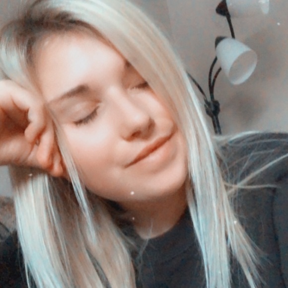 Meet your Posher, Madison - Picture 1 of 1